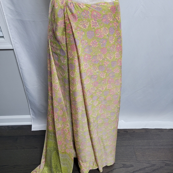 Green polyester saree/sari with purple, pink, and yellow leaves print - Picture 4 of 13